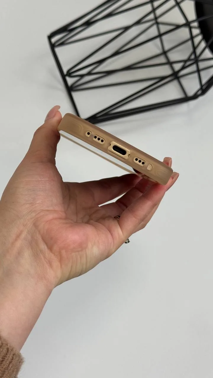Чохол матовий ROCK Matte Series Protection Case with Magnetic(MagSafe) for iPhone 16 - Зображення 4