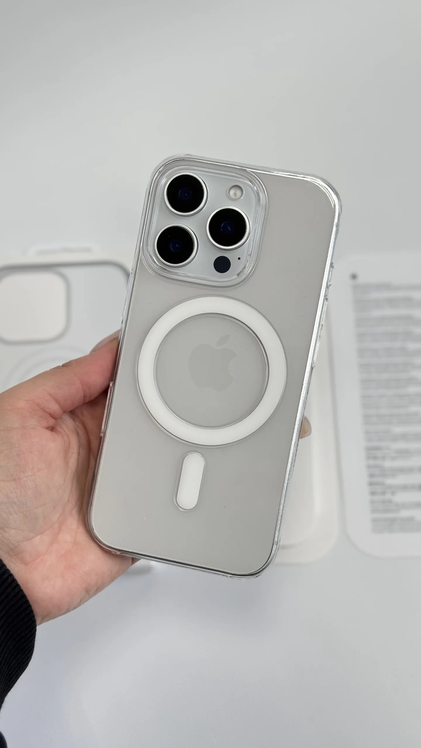 Чохол прозорий Apple Clear Case with MagSafe Camera Button Animation (1:1) для iPhone 16 Pro Max - Зображення 2