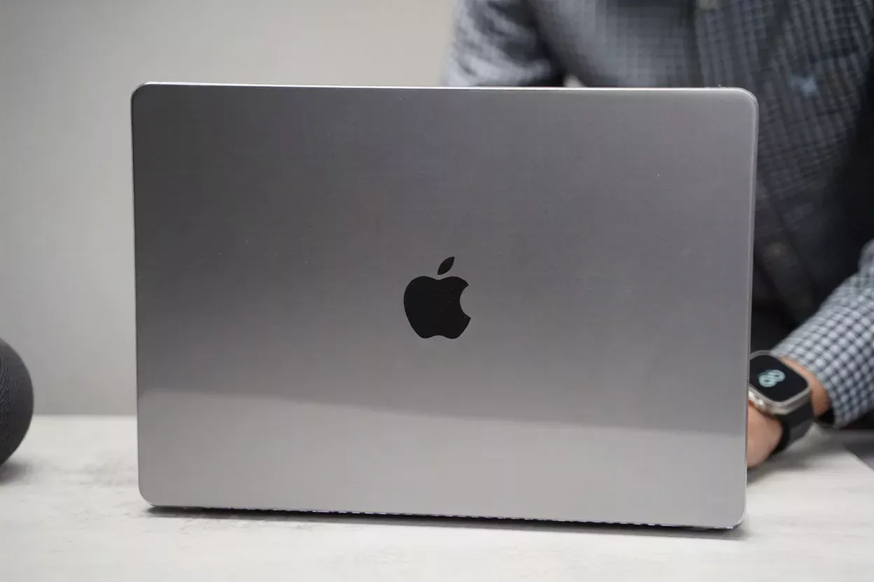 Накладка глянцева Hard Shell Crystal Case для MacBook Pro 14.2" M1 / M2 / M3 /M4 (A2442 / A2779 / A2992 /A2918 / A3112 / A3185 /A3401) (2021–2024) Clear | Прозора - Зображення 3