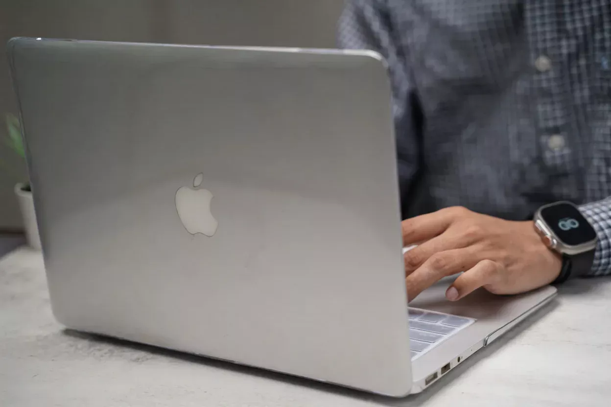 Накладка глянцева Hard Shell Crystal Case для MacBook Air 15.3" M2 / M3 / M4 (A2941 / A3114 / A3241) (2023–2025) Clear | Прозора - Зображення 5